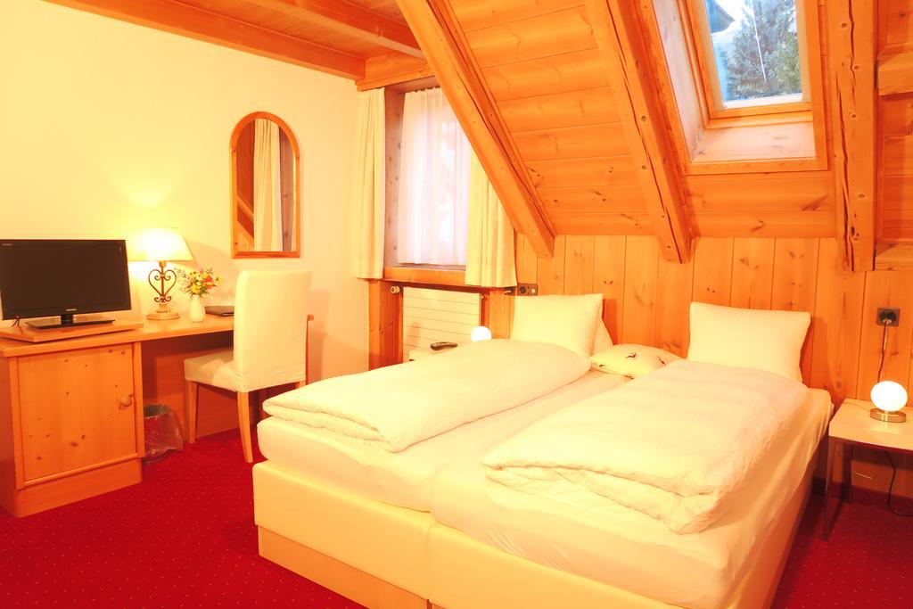GABRIEL Hotel und Restaurant Scuol Exterior foto