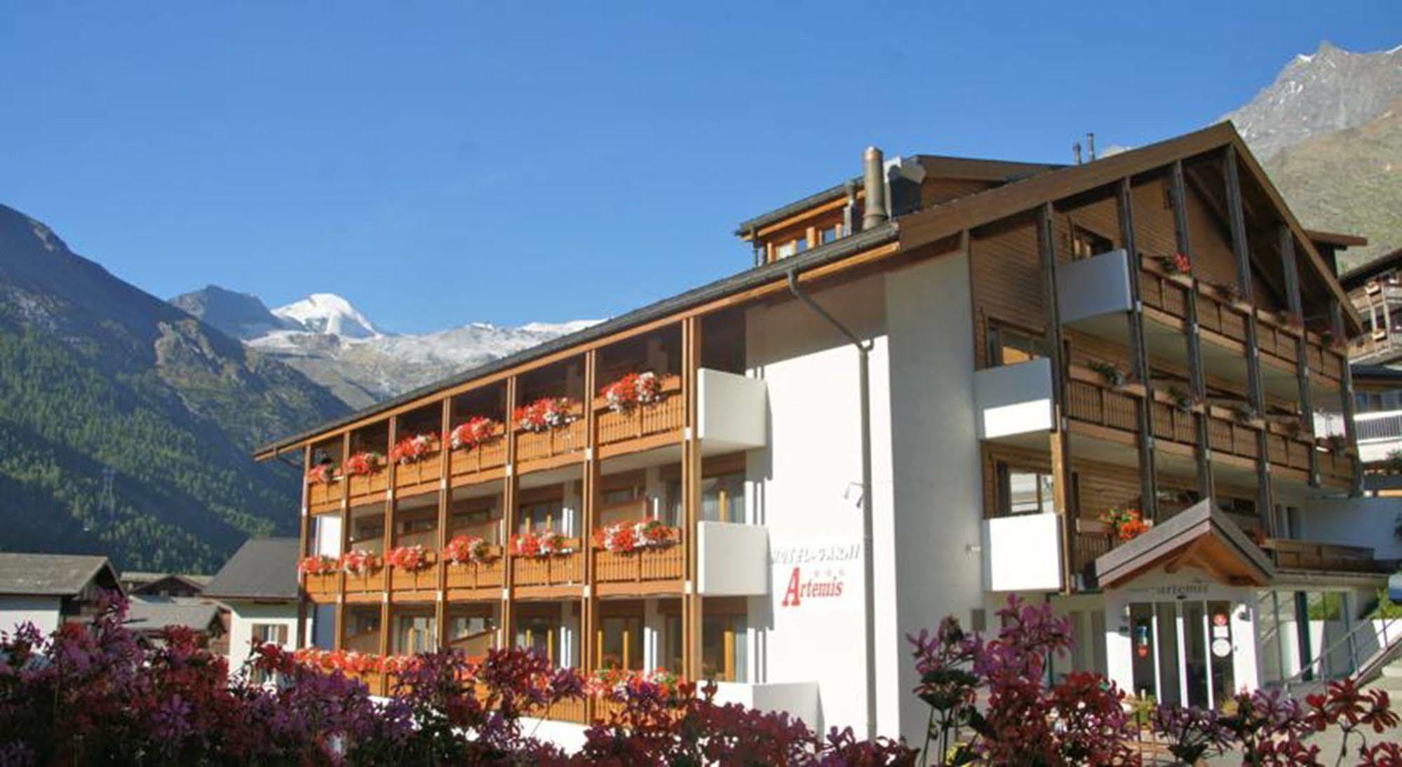 GABRIEL Hotel und Restaurant Scuol Exterior foto