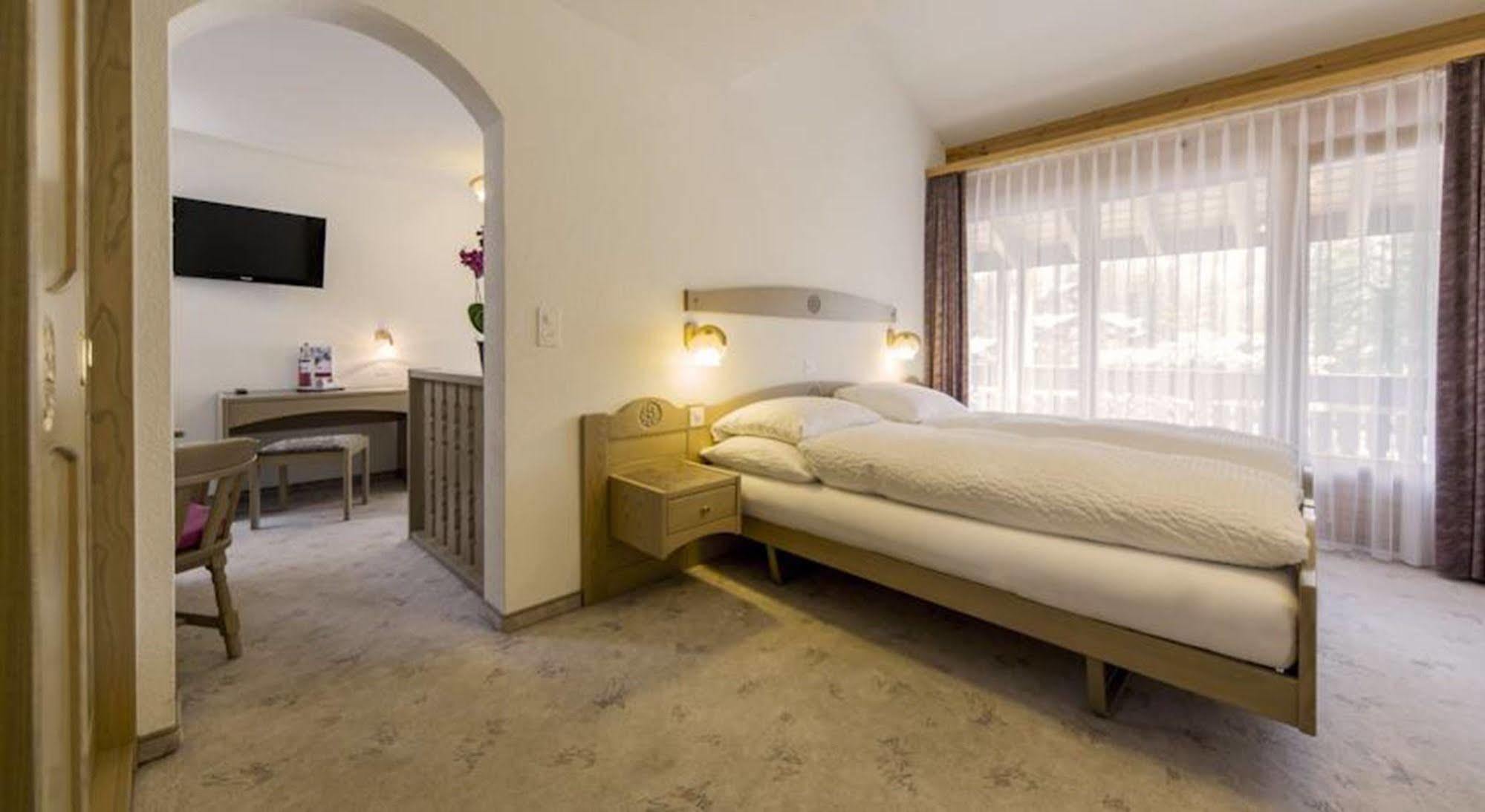 GABRIEL Hotel und Restaurant Scuol Exterior foto